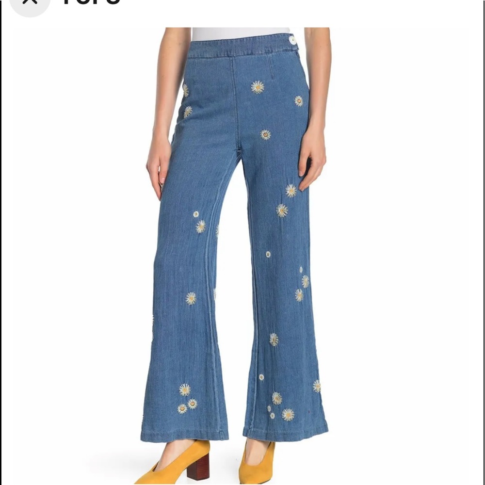 Free People Daisy Embroidered Wide Leg Soft Boho Jeans Size 27